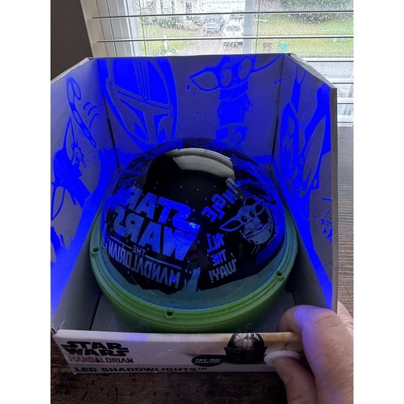 Disney's Mandalorian LED Christmas Projector 4 color Lights Star Wars Yoda New - Picture 5 of 7